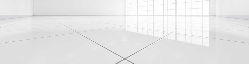 piso branco e quadriculado de um ambiente após a limpeza profissional de pisos